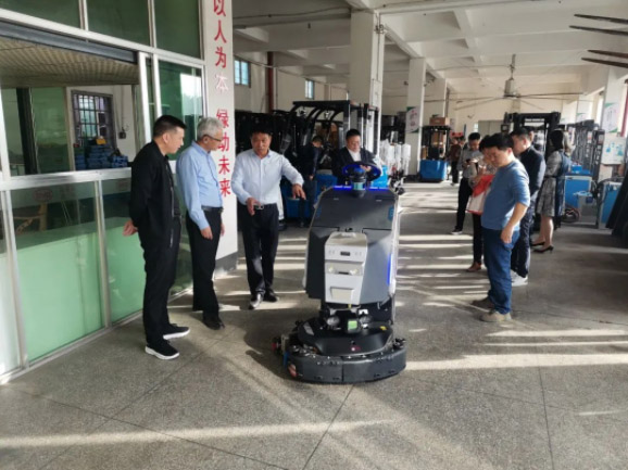 情暖永新昌丨熱烈歡迎廈門總商會舉辦的哈工大會長班同學光臨廈門永新昌參觀指導。 情暖永新昌丨熱烈歡迎廈門總商會舉辦的哈工大會長班同學光臨廈門永新昌參觀指導。