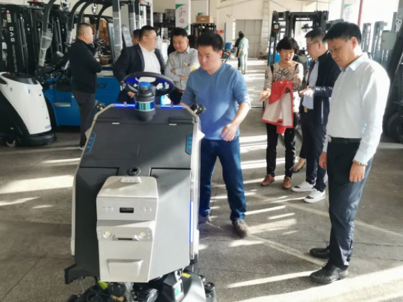 情暖永新昌丨熱烈歡迎廈門總商會舉辦的哈工大會長班同學光臨廈門永新昌參觀指導。 情暖永新昌丨熱烈歡迎廈門總商會舉辦的哈工大會長班同學光臨廈門永新昌參觀指導。